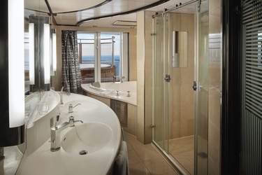 NCL, POA, Deluxe Owner's Suite with Large Balcony, Credit - Christian Santiago.jpeg